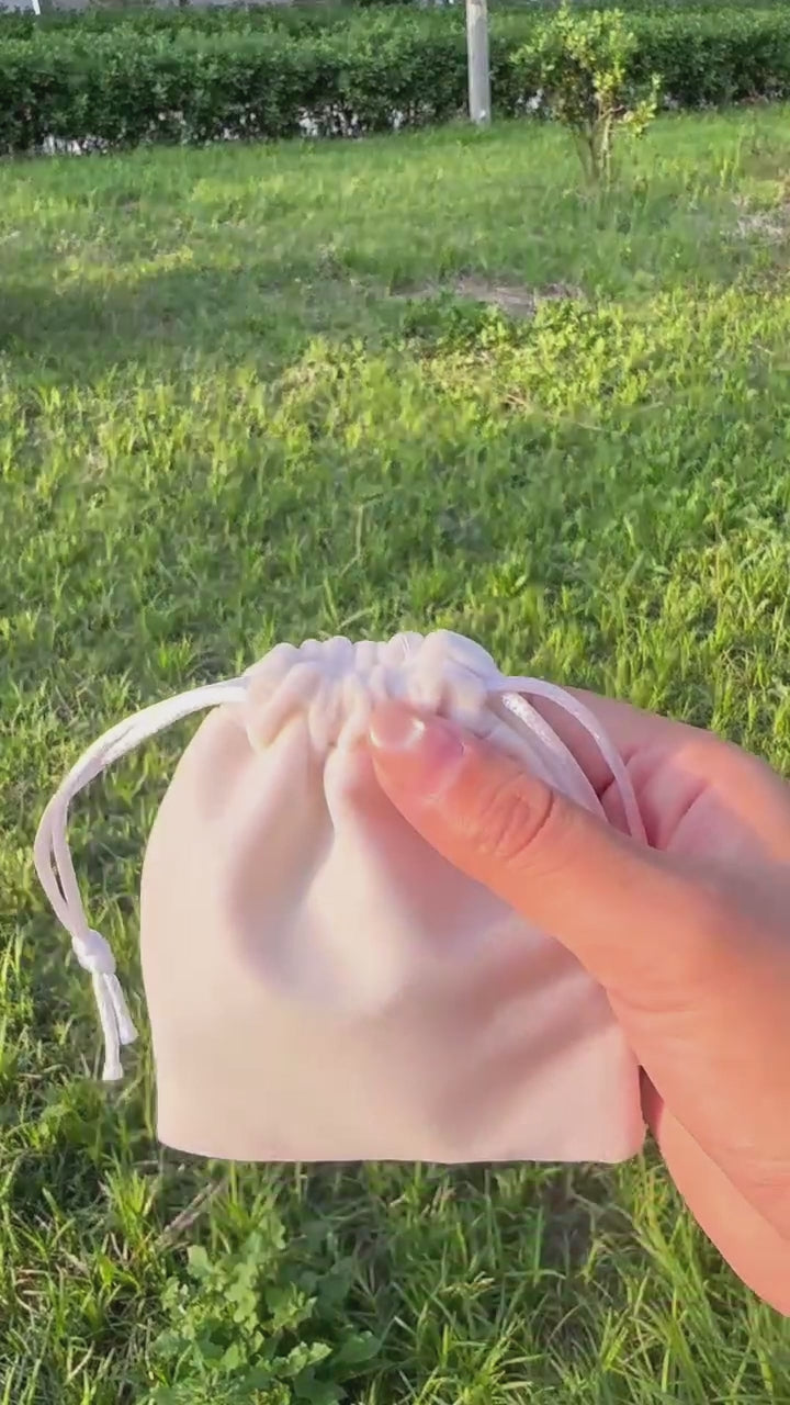 Aurmory Memory Projection Bracelet — video demonstrating pet photo projection effect inside crystal pendant